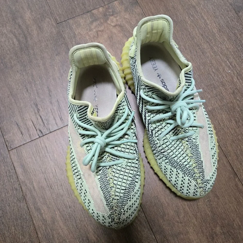 Yeezy Boost 350 v2 lime green Size 8